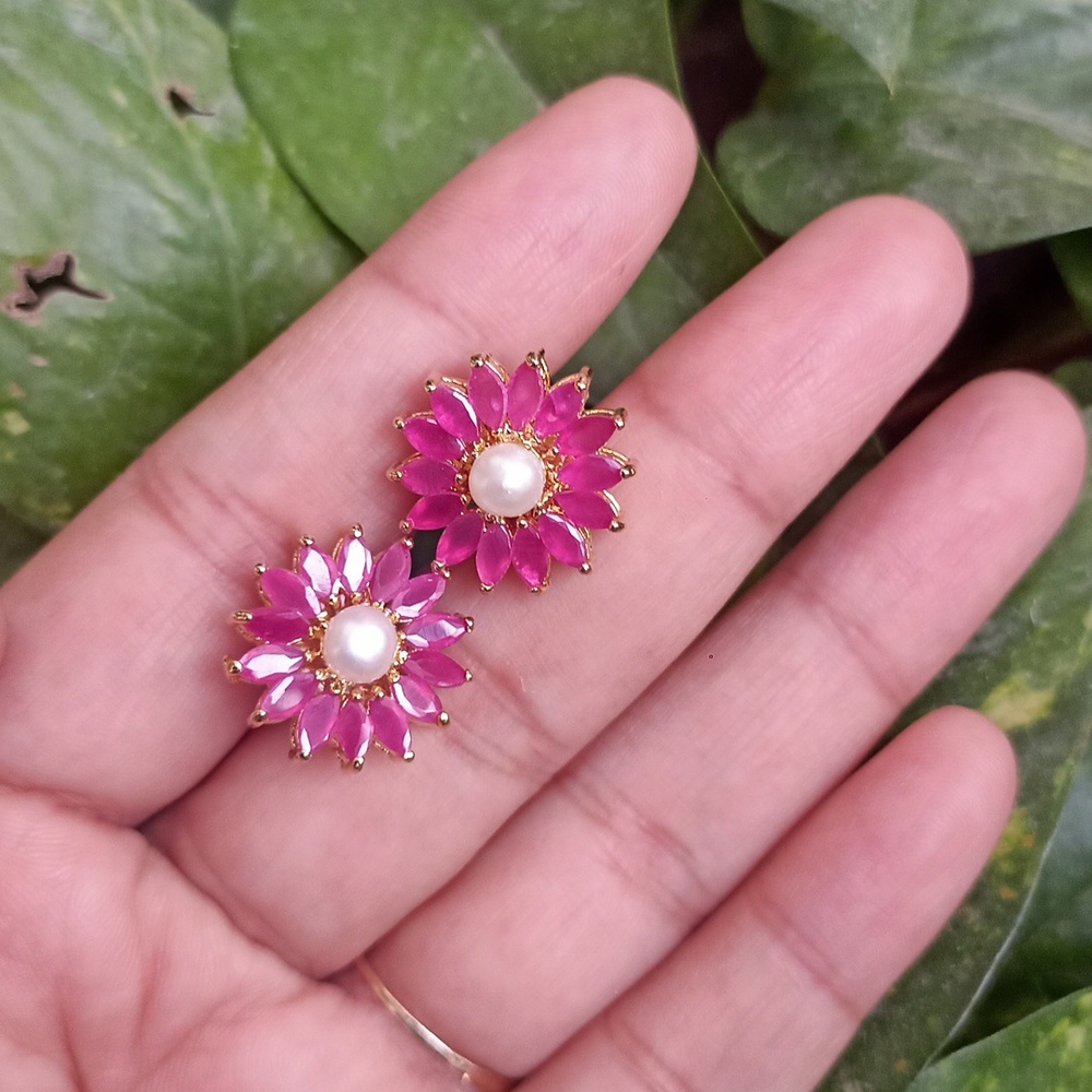 Very pretty ruby pearl gold platted stud earrings - Picture 5 of 5